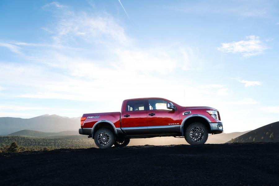  Nissan Titan PRO-4X Crew Cab 2016 года  (фото 15 из 15)